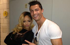  كريستيانو رونالدو مع المطربة الأمريكية ريانا