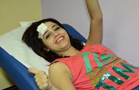 صورة لرنا بعد اصابتها بضربة على رأسها عن طريق الخطأ خلال الموسم التاسع من Star Academy