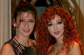 ميريام مع شقيقتها رولا