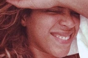 نشرت النجمة العالمية بيونسيه هذه اللقطة الـ Selfie لها وادعت بأنها التقطتها لحظة استيقاظها من النوم