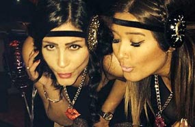 ساندى تطفئ الشموع مع أختها إيناس علي