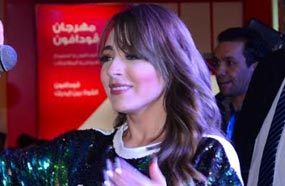 ساندي في الحفل