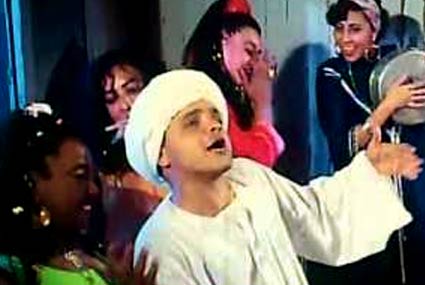 شيكولاتمن أشهر الأغاني للشيكولاته وهي التي تغنى بها محمد هنيدي في فيلم "صعيدي في الجامعة الأمريكية بصحبة ستونة.
