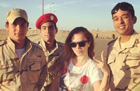 الفنانة نيكول سابا التقت ببعض جنود الجيش المصري وحرصت على التقاط صورة تذكارية معهم تظهر فيها وهى تقف بجانبهم وتشير بعلامة النصر وكتبت تعليقاً لتدعوا الله أن يحميهم ويحفظهم: "ربّنا يحفظ شباب الجيش اللي دايماً بيحمي شعبه وبلده في كل الأوطان والبلاد ويخلّيهم لأهلهم وعِيَلْهم".