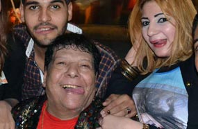 شعبان عبد الرحيم وسط معجبيه