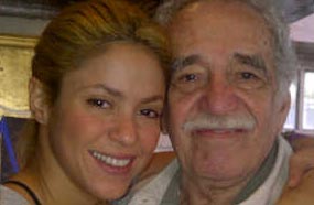 شاكيرا مع الأديب الكولومبي الحائز على جائزة نوبل جابريل جارسيا ماركيز