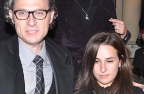 شيري عادل وجهت الشكر للمصورين وطلبت منهم التوقف عن التصوير واحترام خصوصية الموقف