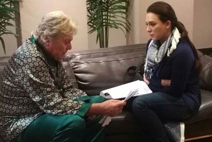 حسين فهمي وسلاف فواخرجي في كواليس المسلسل