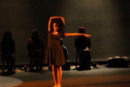 افتتاح العرض المسرحي الأمريكي "حكايات خط الأم" على مسرح الفلكي برؤية مصرية