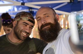 هاليت أرجنتش يلتقط &quot;سيلفي&quot; مع بشار الشطي 