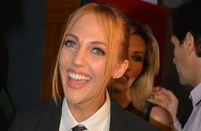 مريم أوزرلي ببذلة رجالي