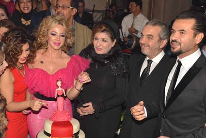 سورة لسوزان نجم الدين بصحبة أصدقائها