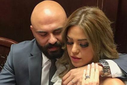 أحمد صلاح حسني‎ وزوجته إسراء جلال