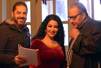 سمية الخشاب وبيومي فؤاد في مشهد من مسلسل "الحلال" 