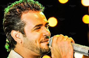 سامو زين يغني بميكروفون &quot;ماسى&quot;