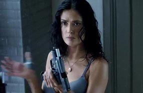 سلمى حايك في أحد مشاهد فيلمها الجديد &quot;Everly&quot;