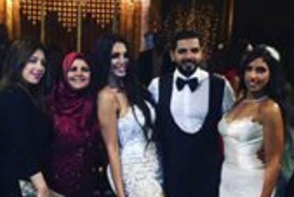 العرروسان وسالي ووالدتها