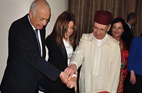 سميرة سعيد مع السفير المغربي