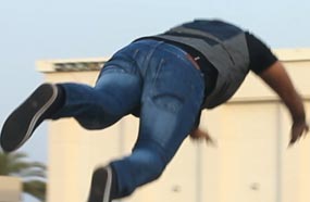 سامو زين قفز على الجمهور