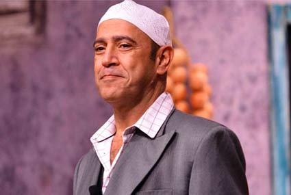 أشرف عبد الباقي في مسرحية &quot;تواصل إجتماعي&quot;