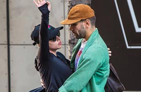 سكارليت جوهانسون تودع خطيبها قبل الذهاب للتمرين