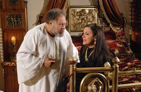 يحيي الفخراني وريهام عبد الغفور في لقطة من المسلسل