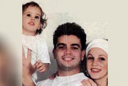 شيرين رضا وعمرو دياب ونور في طفولتها