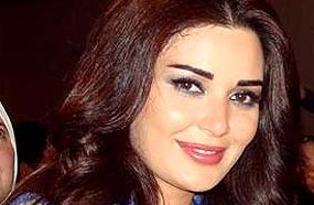 سيرين عبد النور تٌغني لأطفال مرضى السرطان