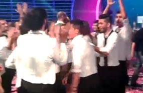 فرقة سيما فور إعلان فوزهم باللقب