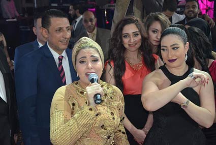 صابرين تغني مع بوسي