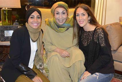 سهير البابلي مع حفيدتيها