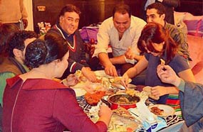 شيرين تتناول الطعام مع زملائها في كواليس &quot;طريقي&quot;