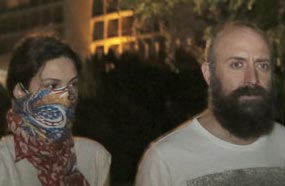 هاليت أرجنتش مع زوجته بيرجوزار