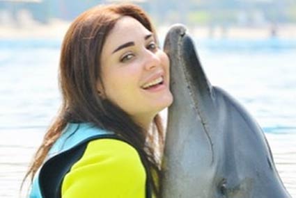 سيرين عبد النور

ترى الفنانة سيرين عبد النور أن الحيوانات ألطف من الإنسان في الوقت الحاضر، ونشرت سيرين صورة لها وهي تلعب برفقه الدولفين وكتبت تعليقاً: "والله العلاقة مع الحيوان صارت ألطف من بعض البني آدميين".
