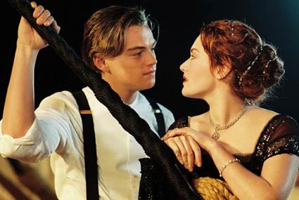 كيت وينسليت وليوناردو دي كابريو في مشهد من Titanic 