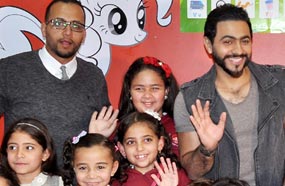 تامر حسني مع الأطفال