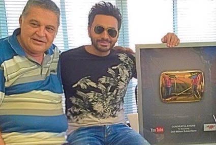 تامر حسني يحتفل مع محسن جابر