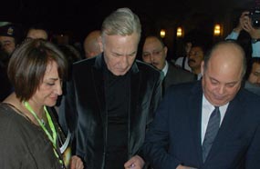 وزير الثقافة عزت أبوعوف وسهير عبد القادر يتفقدون كتب المعرض