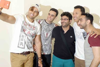 فريق "واما" مع وليد منصور منظم الحفل