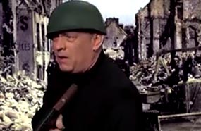 توم هانكس يجسد فيلمه Saving Private Ryan