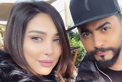 نشرت  بسمة بوسيل صورة سيلفي مع زوجها الفنان تامر حسني لتشارك جمهورها بصورة جديدة لهما.
