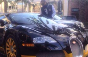 تامر وسيارته الجديدة