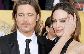 على عكس المتوقع لم تختر أنجلينا جولي خطيبها براد بيت ليكون وشمها الذي تعبر به عن الحب، بل كان أبنائها. حيث أزالت جولي وشم سابق لزوجها بيلي بوب لتضع بدلا منه إحداثيات الأماكن التي ولد بها أبنائها سواء بالتبني أو أبنائها البيولوجيين.