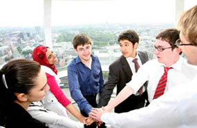 فيلم &quot;الفريق القطري&quot; من إخراج ليز ميرمين الفائز بجائزة &quot;أفضل فيلم في المهرجان&quot;