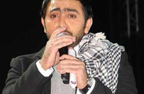 تامر حسني بالكوفية الفلسطينية