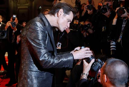 جيم كاري وصورة مضحكة  على السجادة الحمراء