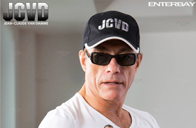 فان دام مع أول دمية له