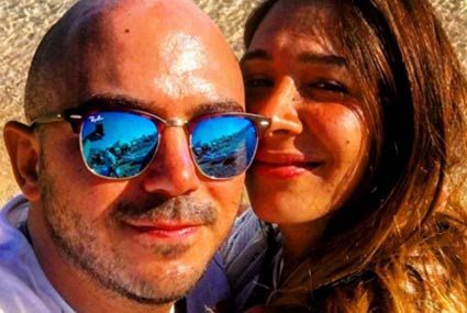 محمود العسيلي وزوجته قبل ساعات من حفل الزفاف