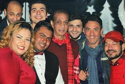 باسم السمرة وفتحي عبد الوهاب ومصطفى خاطر ومحمد السبكي ومحمد أنور ومحمد توب مع العروسين