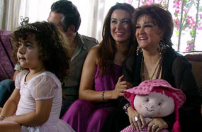 الفنانة الكبيرة في لقطة من الكليب